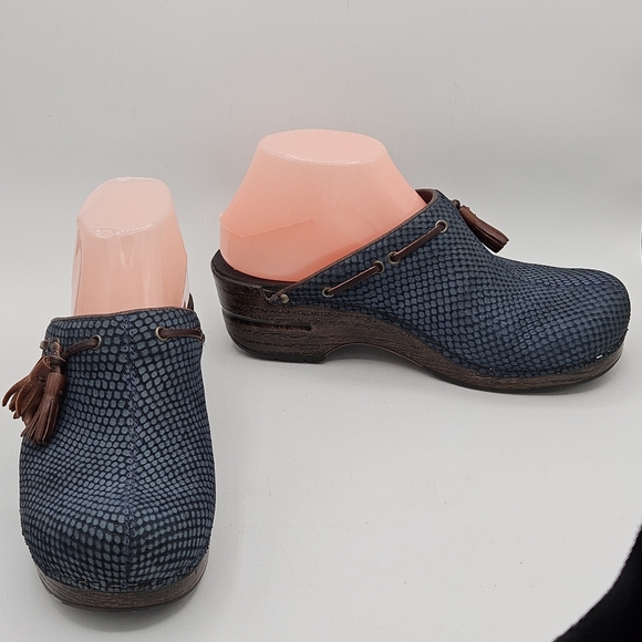 Dansko blue suede grid w/tassels classic clog shoes size 38 US size 7.5/ 8 htf - Picture 3 of 16